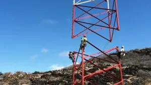 Монтаж трехгранной трубчатой башни связи 2